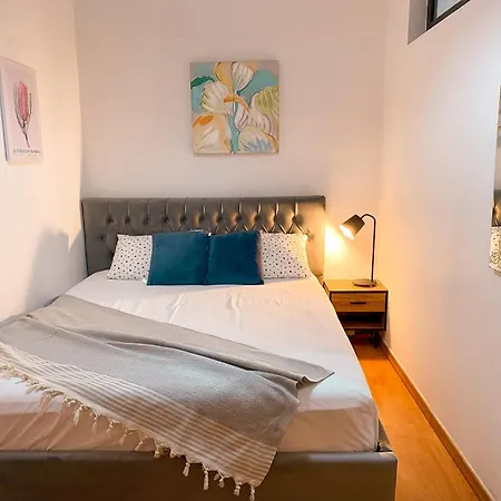 Views - Comfy And Spacious Apartman *