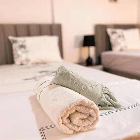 Views - Comfy And Spacious Apartman
