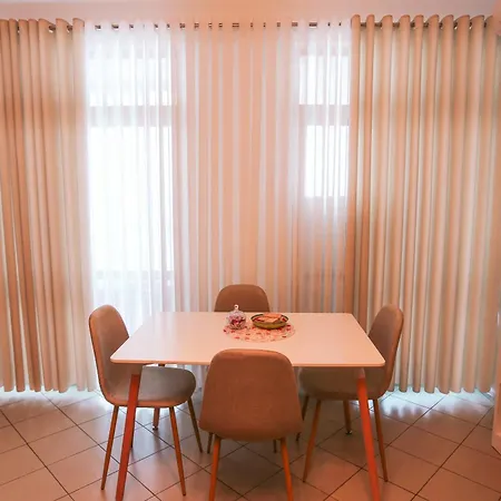Apartman Views - Comfy And Spacious *